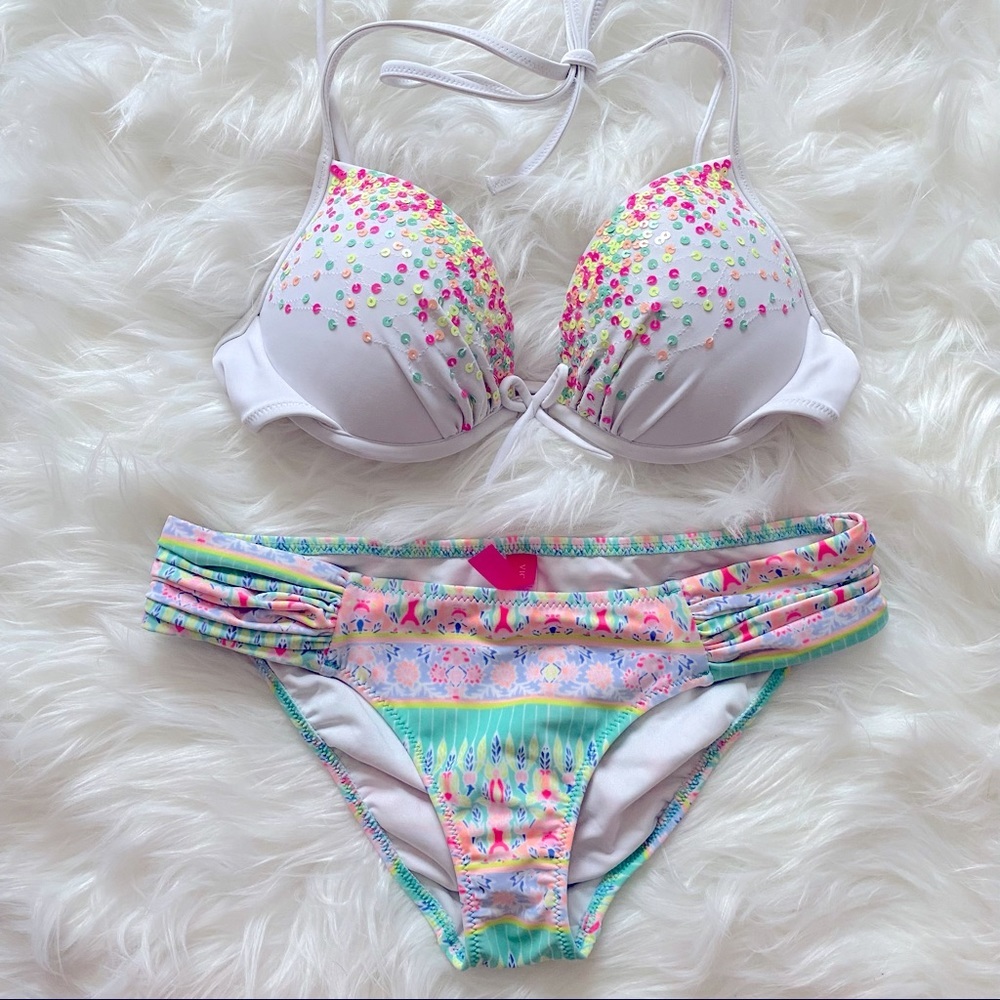 Victoria’s Secret Bikini size 32B top and XS bottoms